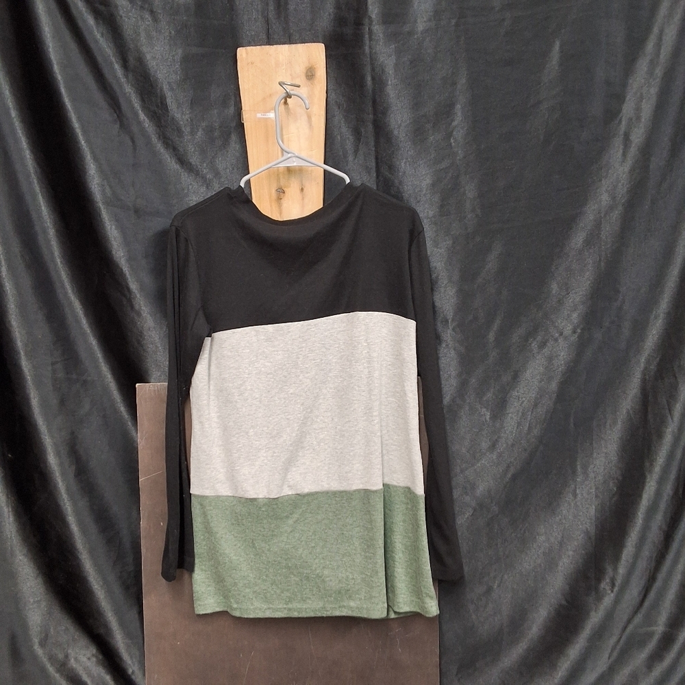 Yidarton Black Top with Multicolor Accents size womens L (Oversized) - Picture 12 of 14